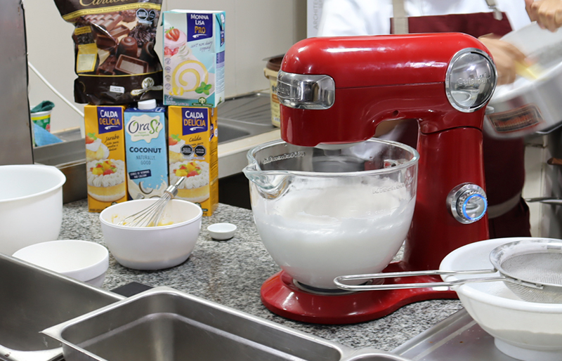 Aplicando el merengue Master Martini