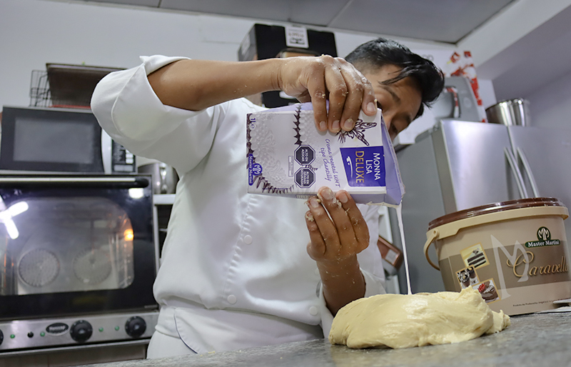 Aplicando Monnalisa Deluxe a la masa